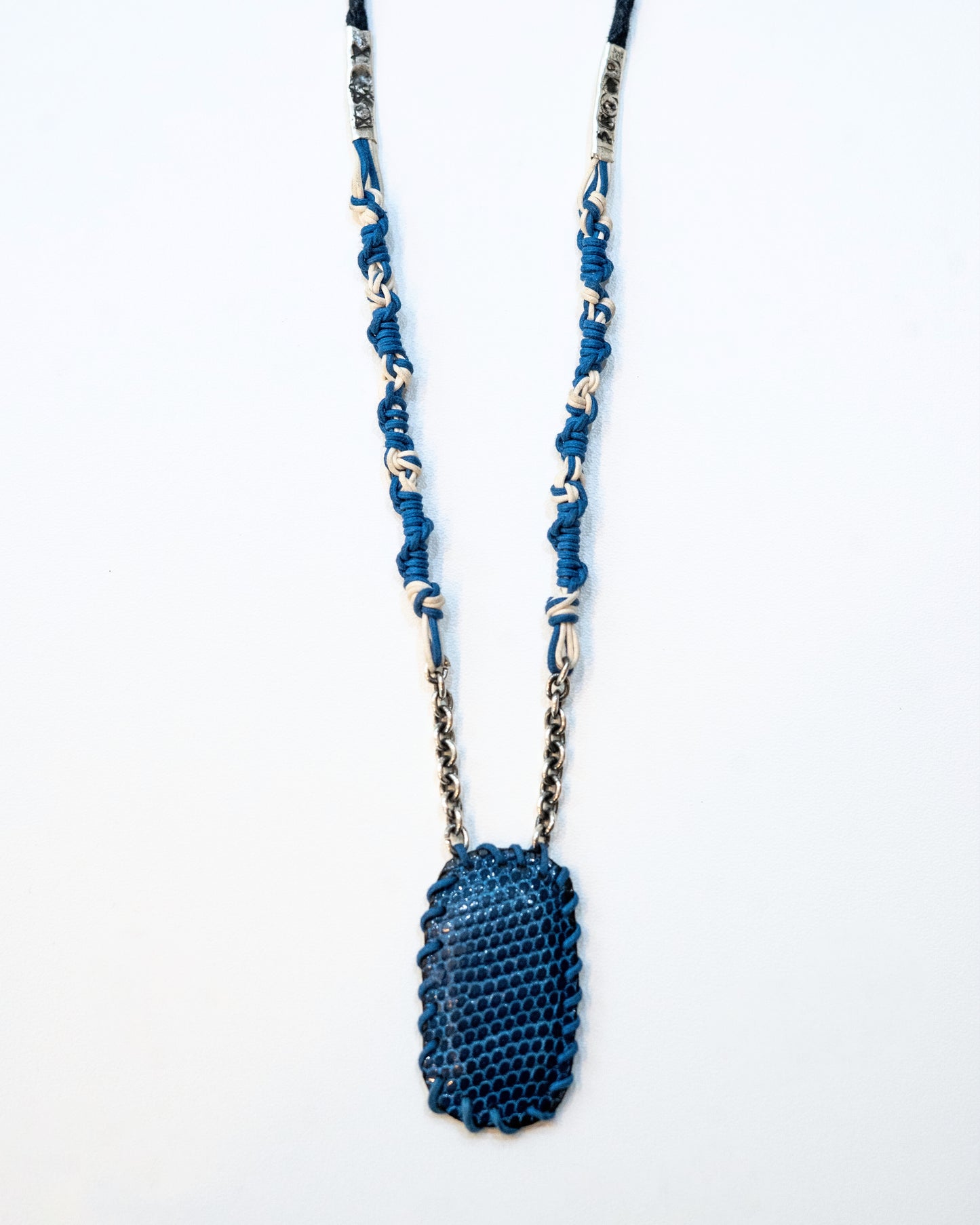Dos du collier Petek Tsitsit bleu – croco bleu, modèle Breslev avec ségoula de Rabbi Nahman