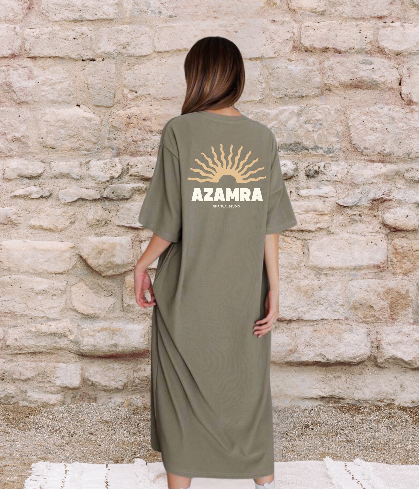 Robe tsniout oversize kaki, grand motif soleil bohème imprimé dans le dos chez Azamra
