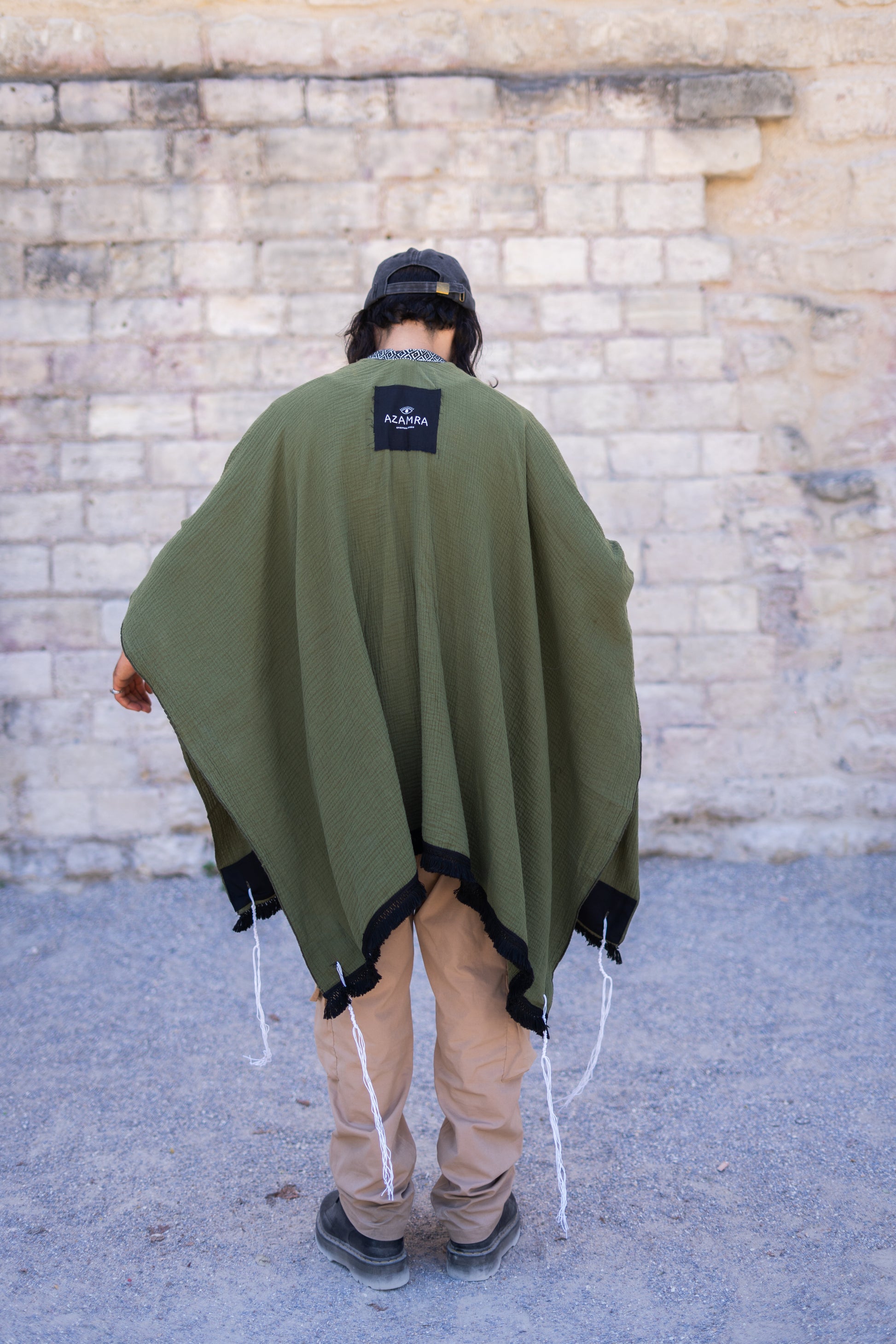 breslev avec un poncho tsitsit