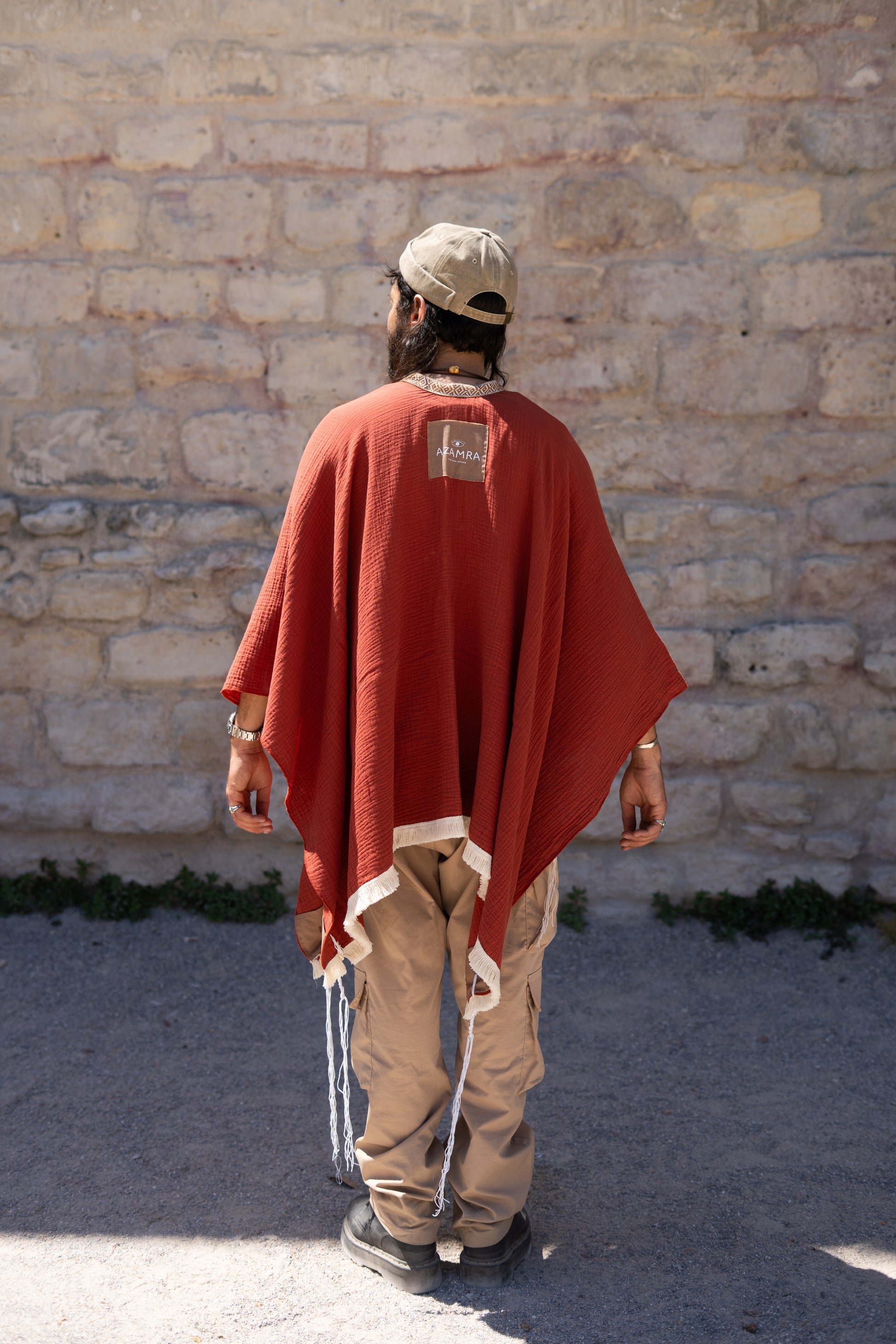 breslev avec un tsitsit rouge