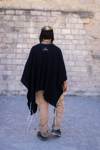 Breslev avec un poncho tsitsit a jerusalem