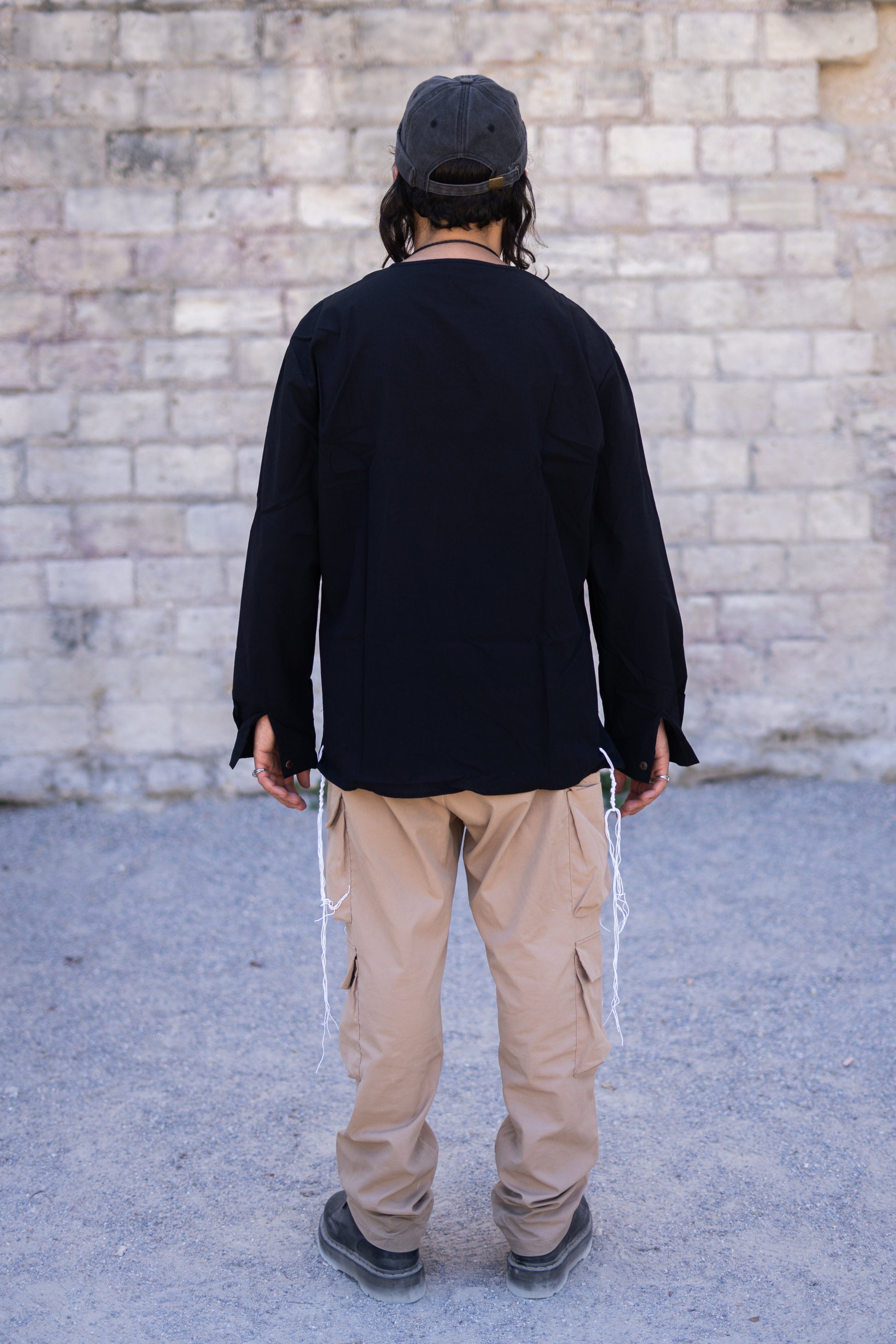 Vue arrière de la tunique noire – coupe ample, inspiration boho